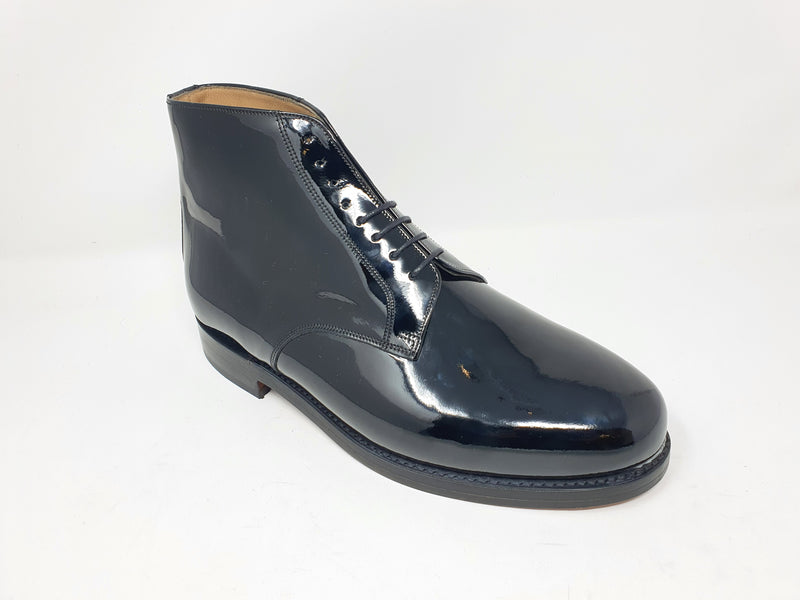 Stiefel mit 8 Schnürungen - Schwarzes Lackleder